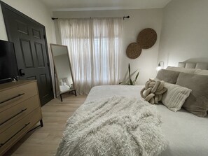 2 slaapkamers, een strijkplank/strijkijzer, gratis wifi, beddengoed