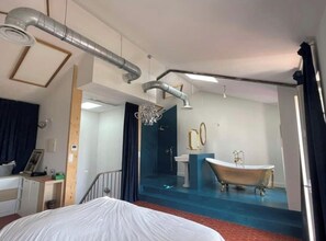 3 Schlafzimmer, Schreibtisch, Bügeleisen/Bügelbrett, Reisekinderbett