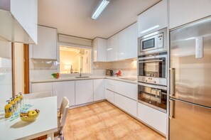 Réfrigérateur, micro-ondes, four, lave-vaisselle