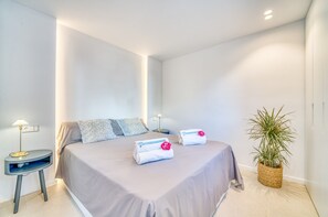 2 bedrooms, iron/ironing board, free WiFi, bed sheets