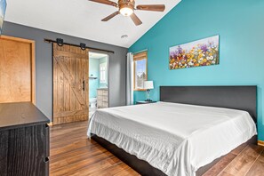 5 bedrooms, iron/ironing board, free WiFi, bed sheets - Wonderful home in prime Rosemount location.
(Rosemount)