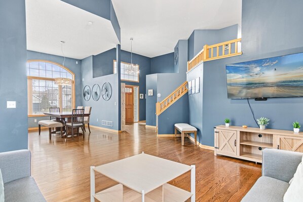 Smart TV, books - Wonderful home in prime Rosemount location.
(Rosemount)