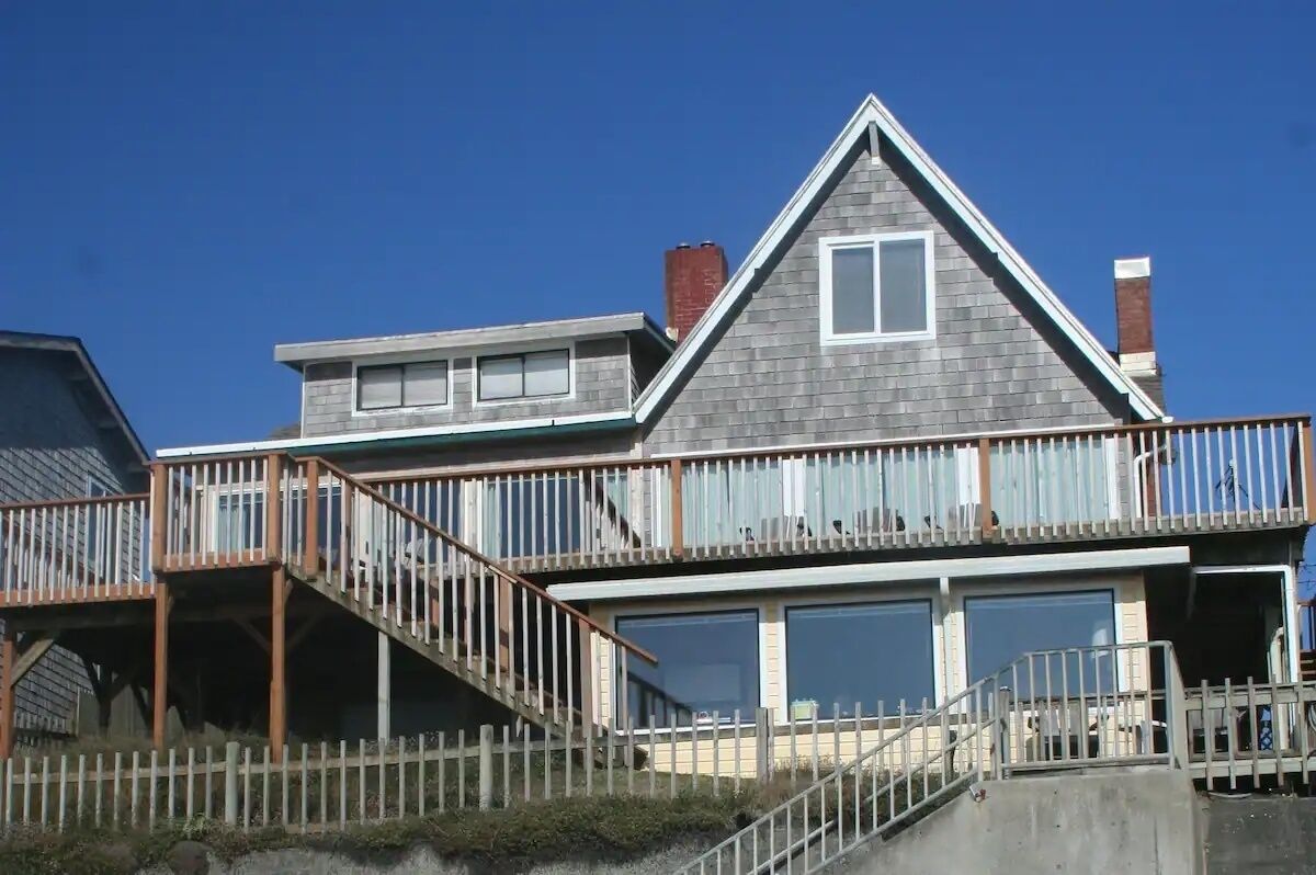 Purple Moon #3 - Beautiful Beachfront home with private access to the beach