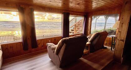 Purple Moon #3 - Beautiful Beachfront home with private access to the beach