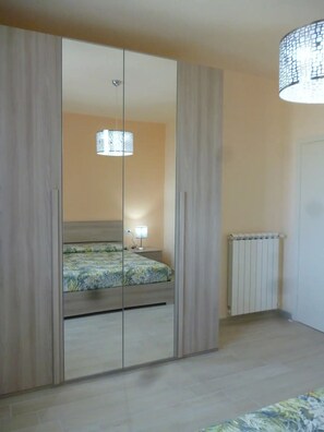 3 chambres, fer et planche à repasser, Wi-Fi, draps fournis