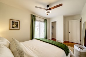 2 bedrooms, iron/ironing board, WiFi, bed sheets - Wilmar Lake Bliss: 2 Br - Fire Pit - Ping Pong (Willmar)