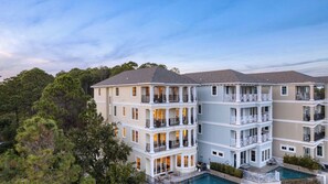 Exterior - Sleeps 24, Private Beach Boardwalk, Infinity Pool 20 Bradley Cir by Avantstay (Hilton Head Island)