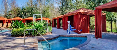 Piscina all'aperto, una piscina riscaldata