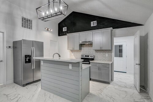 Newly Updated 5-Bedroom Home in Vidor