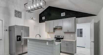 Newly Updated 5-Bedroom Home in Vidor