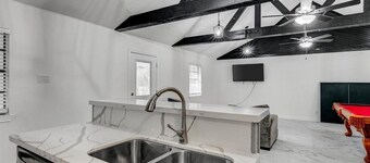 Newly Updated 5-Bedroom Home in Vidor
