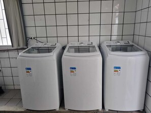 Apartamento básico | Cozinha privada | Geladeira, micro-ondas, talheres/pratos/utensílios de cozinha