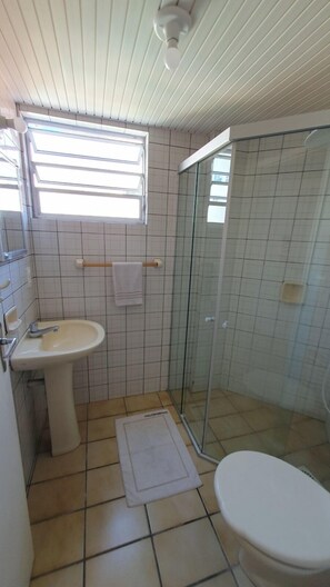 Apartment | Bathroom - Residencial Helcia Maris (Florianópolis)