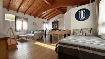 Deluxe Apartment | Living area