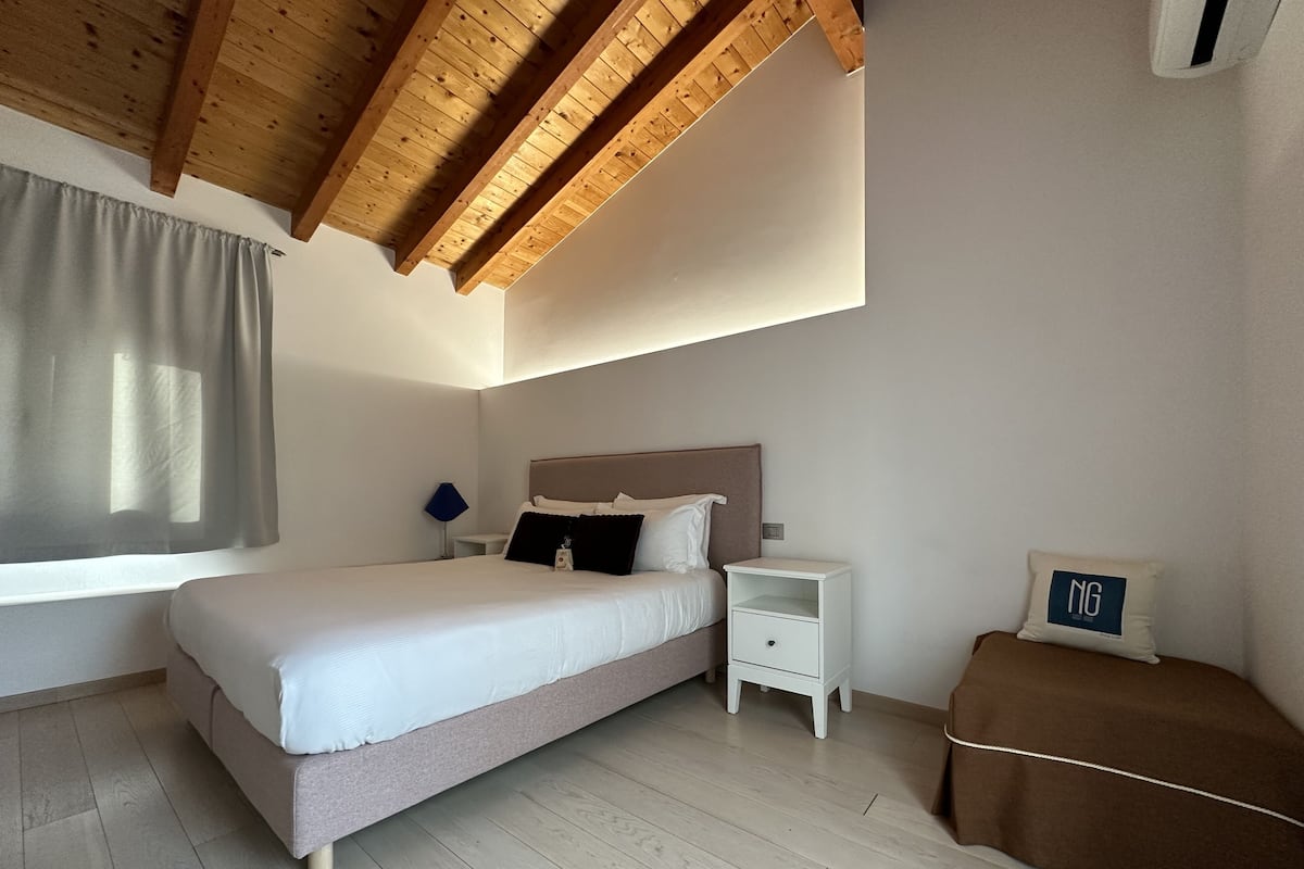 Deluxe Apartment | 1 bedroom, down comforters, iron/ironing board, free WiFi