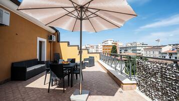 Deluxe Apartment | Terrace/patio