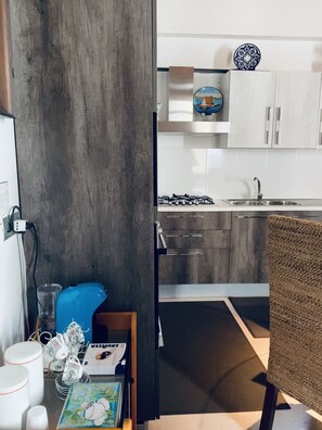 Apartamento tradicional | Cozinha privada | Geladeira, micro-ondas, fogão, chaleira elétrica