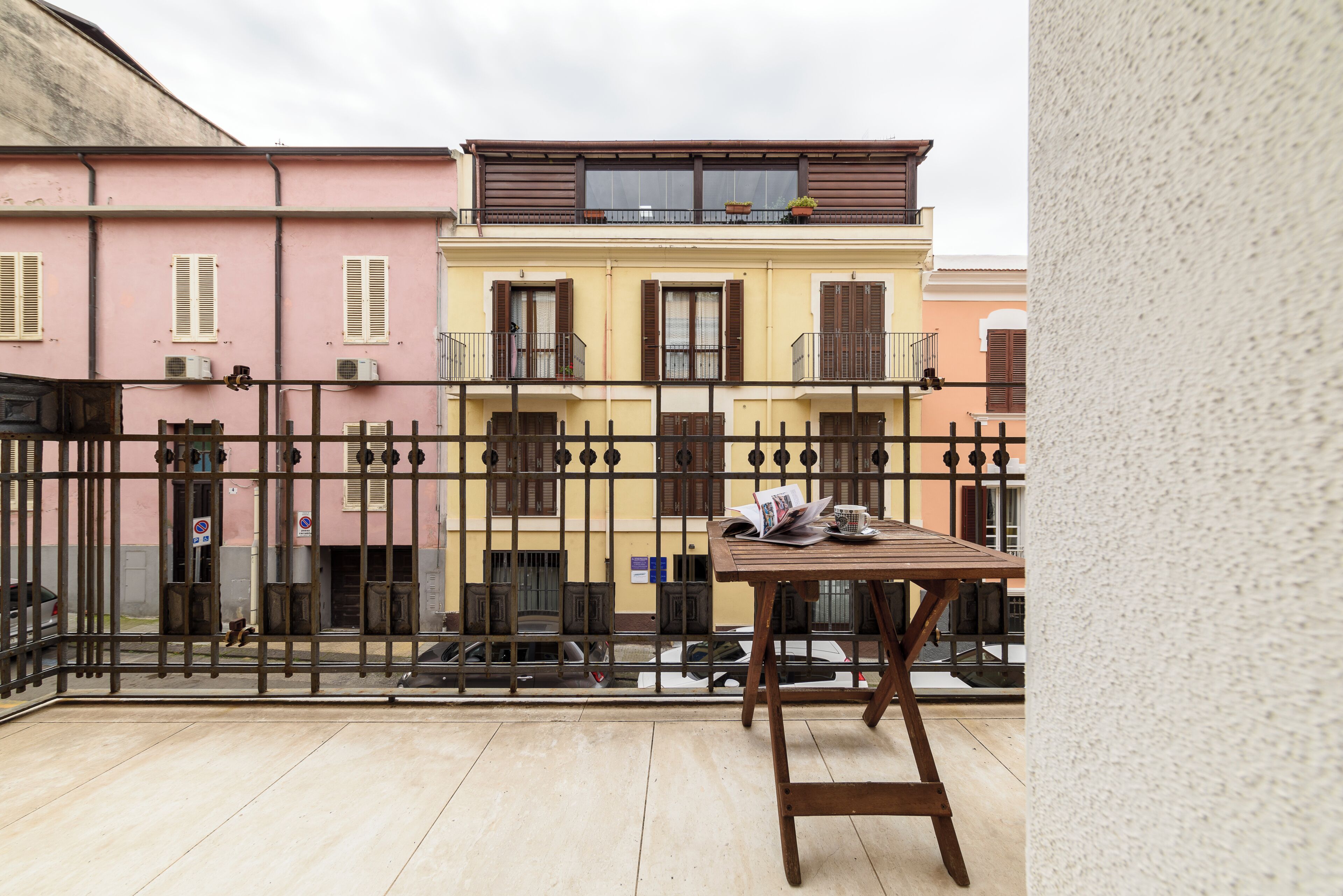 Traditional-Apartment | Balkon