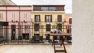 Traditional-Apartment | Balkon