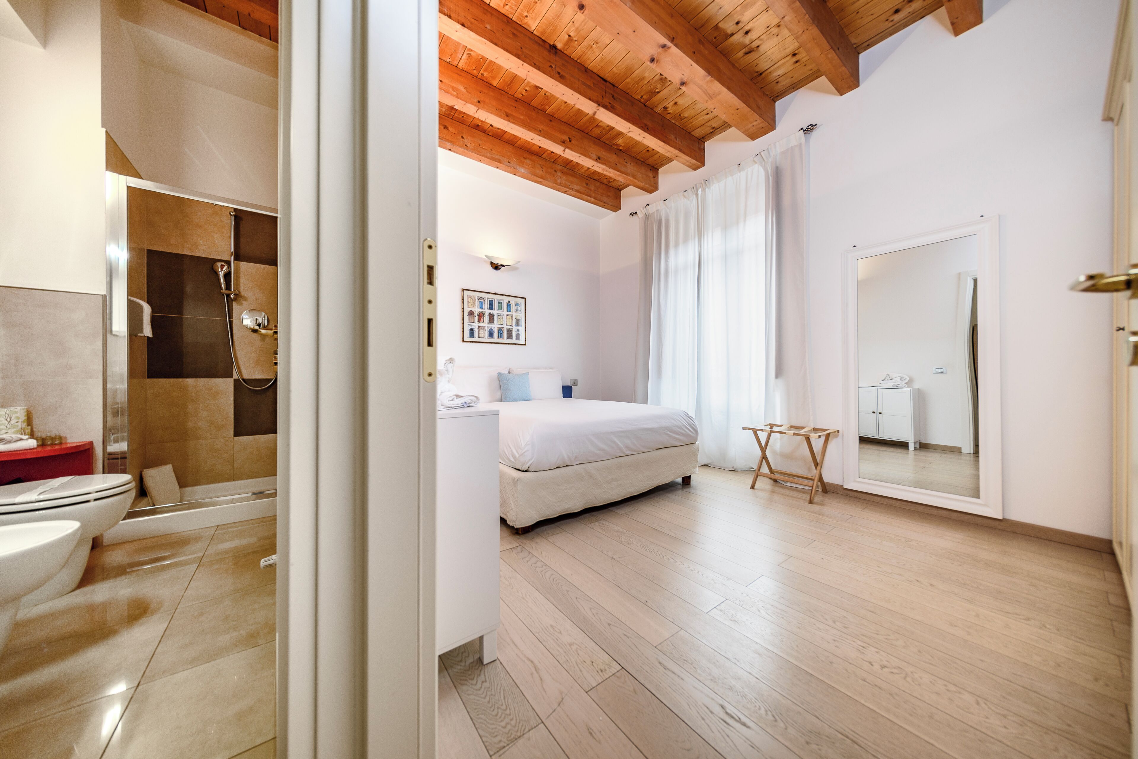 Traditionell lägenhet | Duntäcken, strykjärn/strykbräda och gratis wi-fi