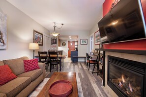 Televisión y chimenea 