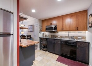 Microwave, dishwasher, coffee/tea maker, toaster