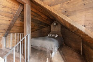 5 Schlafzimmer, Schreibtisch, Bügeleisen/Bügelbrett, WLAN