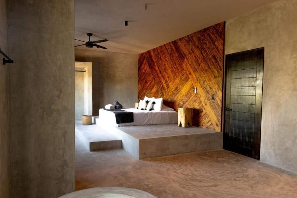 1 habitación, ropa de cama hipoalergénica y cortinas blackout
