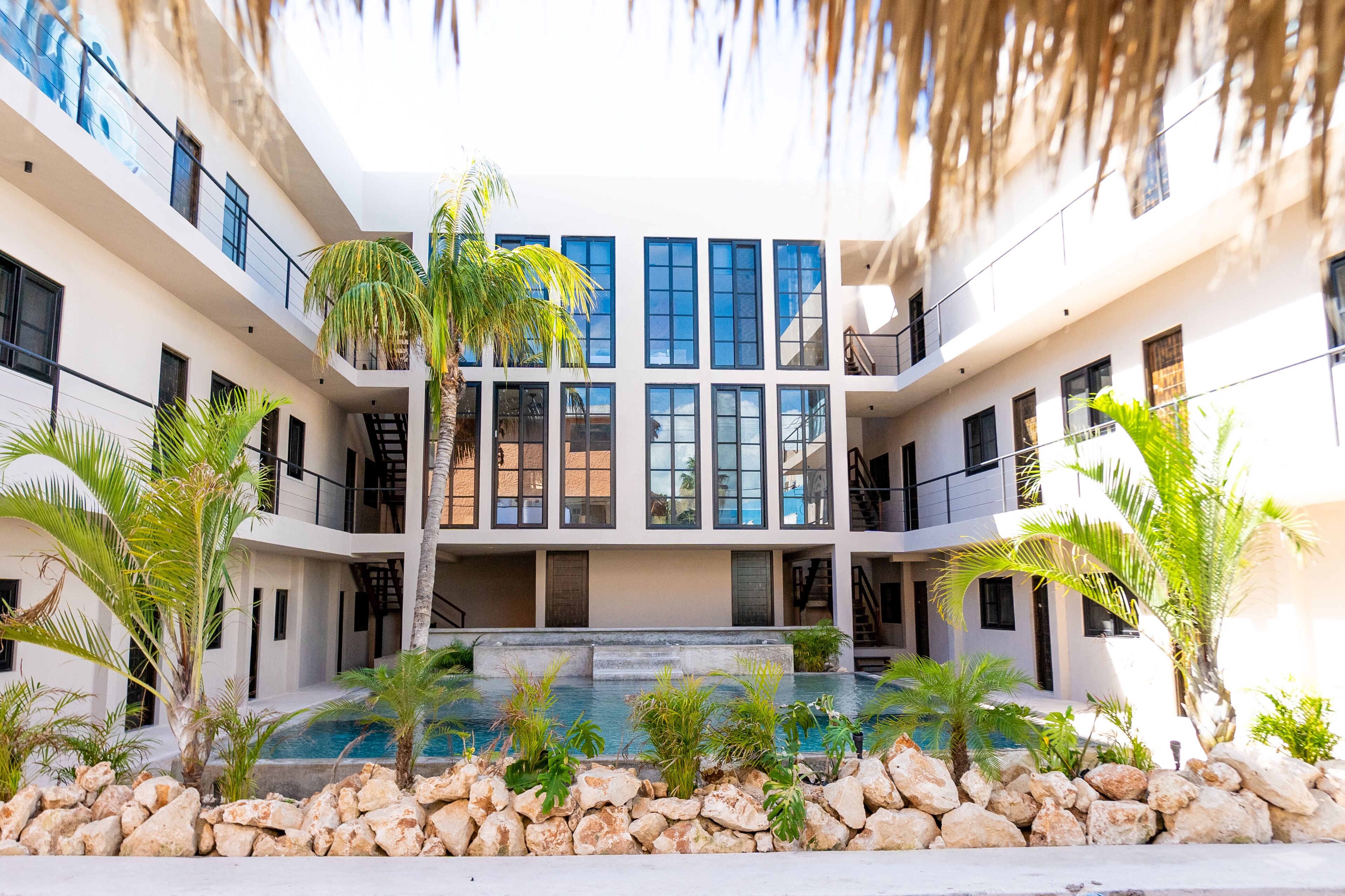 Vista frontal de la propiedad