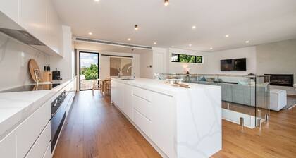 Sandringham Sunshine Escape