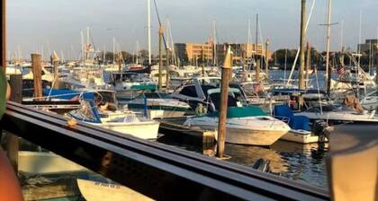Comfy Guest Suite with a free parking spot in the heart of SheepsheadBay