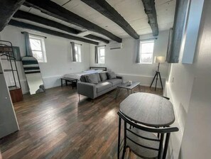 Interior - The Apple Pie Duplex (Clintondale)