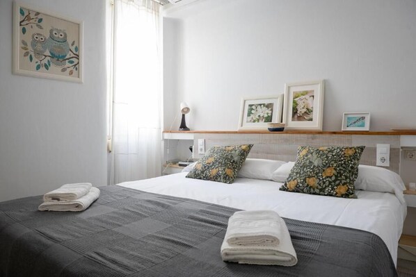 2 bedrooms, iron/ironing board, WiFi, bed sheets - Seneca7 near paseo de gracia (Barcelona)