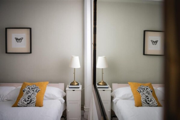 2 makuuhuonetta, silitysrauta/-lauta, Wi-Fi, vuodevaatteet