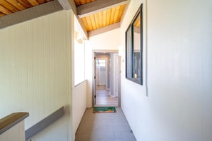 Condo, Multiple Beds (CheCaHale: Gorgeous Top Floor Corner ) | Interior