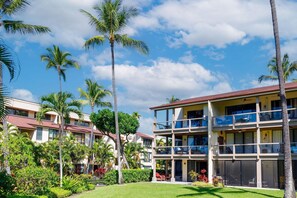 Condo, várias camas (CheCaHale: Gorgeous Top Floor Corner ) | Fachada