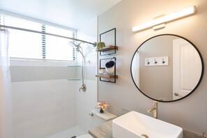 Condo, Multiple Beds (CheCaHale: Gorgeous Top Floor Corner ) | Bathroom | Toilet paper - Checahale: Gorgeous Top Floor Corner With AC (Kailua-Kona)