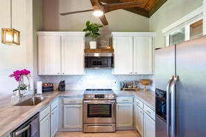 Condo, Multiple Beds (CheCaHale: Gorgeous Top Floor Corner ) | Private kitchen | Paper towels