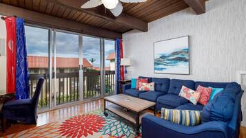 Condo, Multiple Beds (Kona Mansions 225 Top Floor 2 story O) | Living area