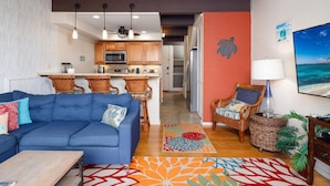 Apartment, Mehrere Betten (Kona Mansions 225 Top Floor 2 story O) | Wohnbereich