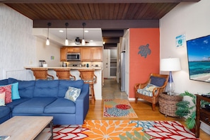 Condo, Multiple Beds (Kona Mansions 225 Top Floor 2 story O) | Living area
