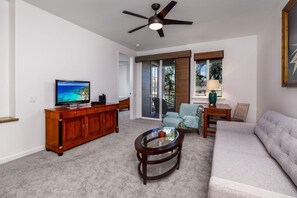 Living area - Alii Cove U2 Beautiful Ground Floor Spacious 2 Bedroom With AC (Kailua-Kona)