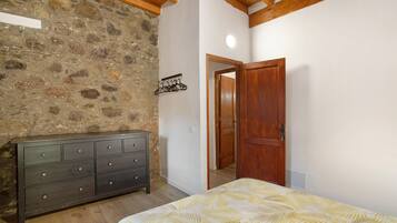 2 dormitorios, tabla de planchar con plancha, wifi gratis y ropa de cama