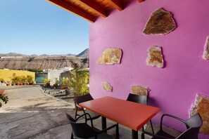 Outdoor dining - Vacation Home 'Villa Paraiso Aldeano 1+2' with Mountain View, Private Pool and Wi-Fi (La Aldea de San Nicolás)