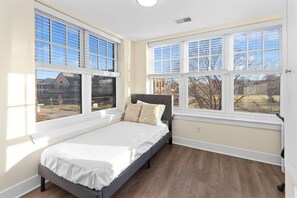 1 habitación, escritorio, tabla de planchar con plancha y wifi gratis 