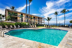 Appart'hôtel, 1 très grand lit et 1 canapé-lit (Kona Makai #2-303: Beautiful Top Floo) | Piscine