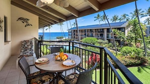 Condo, 1 King Bed with Sofa bed (Kona Makai #2-303: Beautiful Top Floo) | Outdoor dining