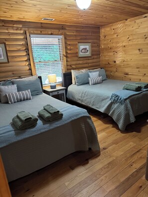 3 habitaciones, tabla de planchar con plancha, wifi y ropa de cama