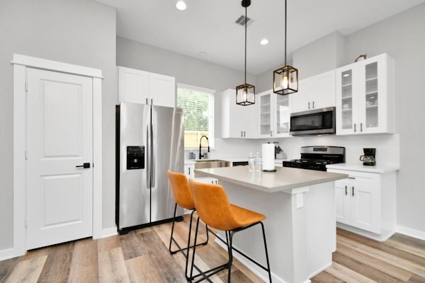 Kjøleskap, mikrobølgeovn, ovn og oppvaskmaskin