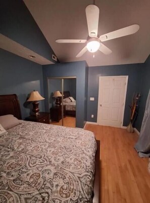 2 bedrooms, desk, iron/ironing board, free WiFi